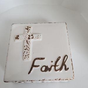Stonebriar Faith Farmhouse Distressed Trinket Box